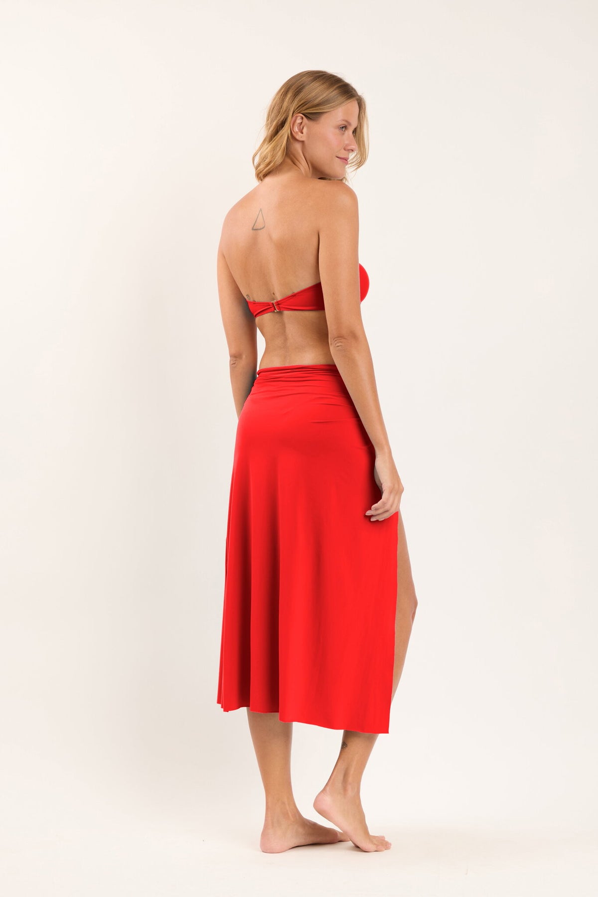 Model Back: Rio De Sol Skirts Rouge Long-Skirt-Knot