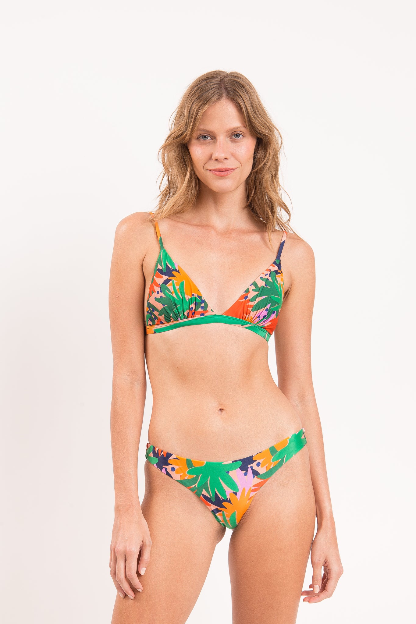 Model Front: Rio De Sol Top Top Delight Tri-Fixo
