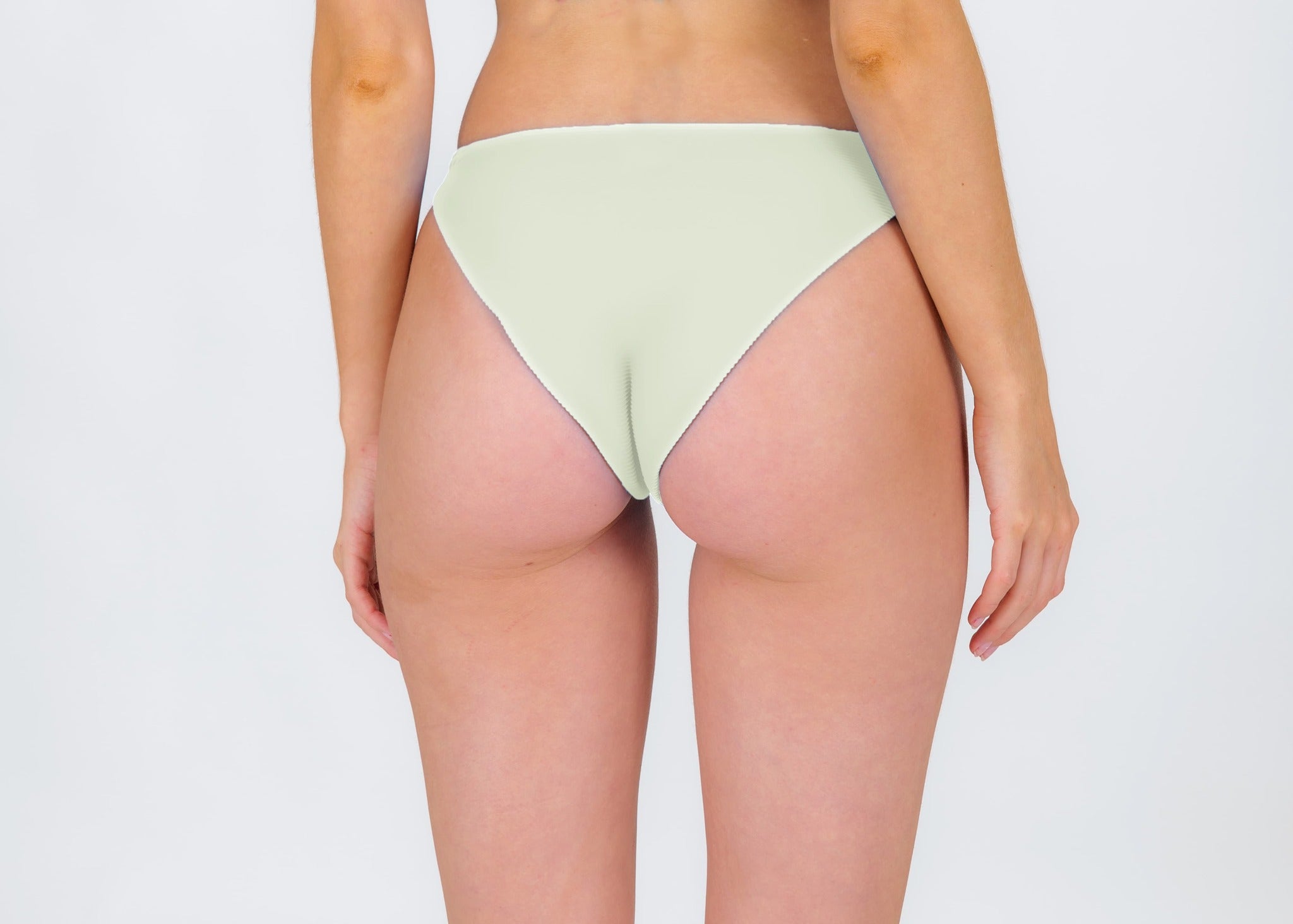 Model Back: Rio De Sol Bottom Bottom Off-White Essential-Comfy