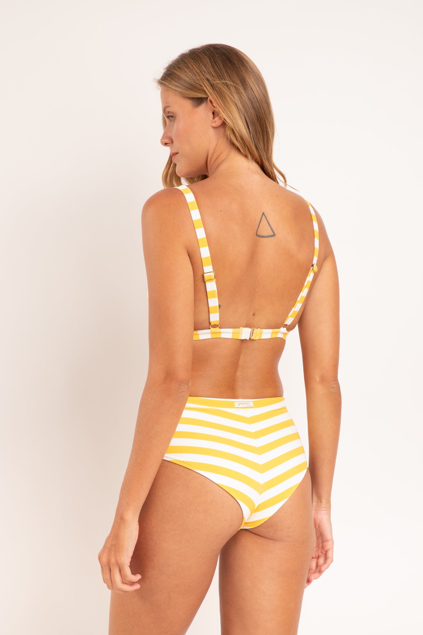 Model Back: Rio De Sol Set Set Sunshine Alba Lylou