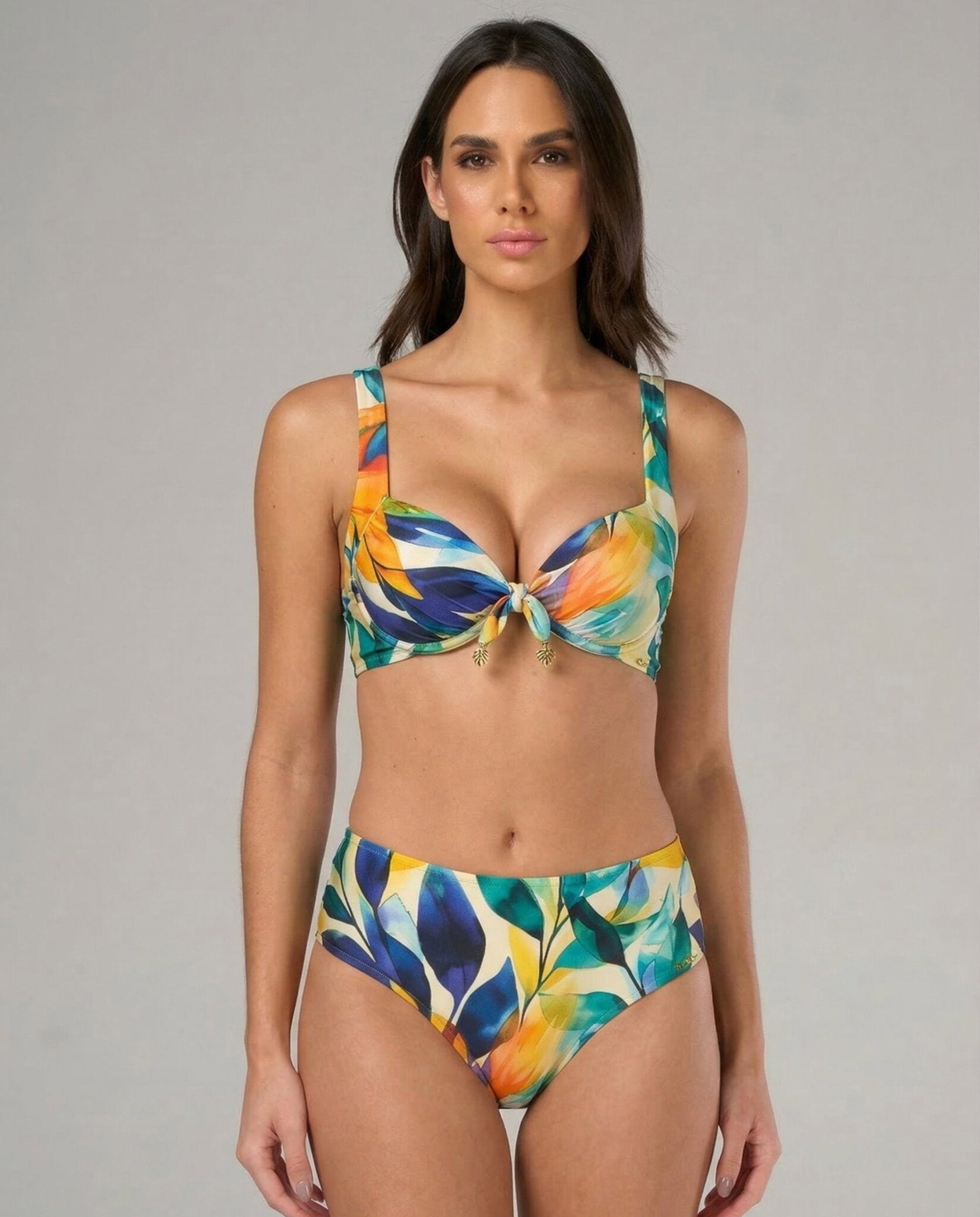 Model Front: Lua Morena Top Top Tangara Meia-Taca-Larga