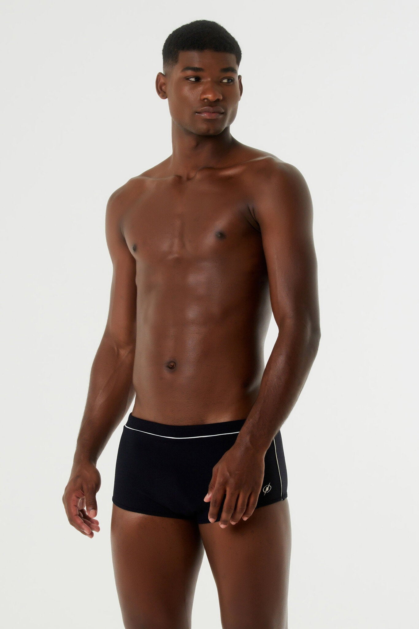 Model Front: Blueman Sunga / Boxer Sunga Army Cos Santorini Preto