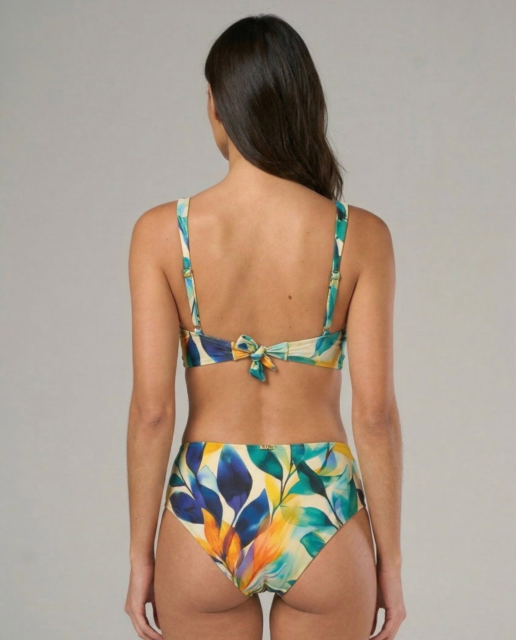 Model Back: Lua Morena Top Top Tangara Meia-Taca-Larga