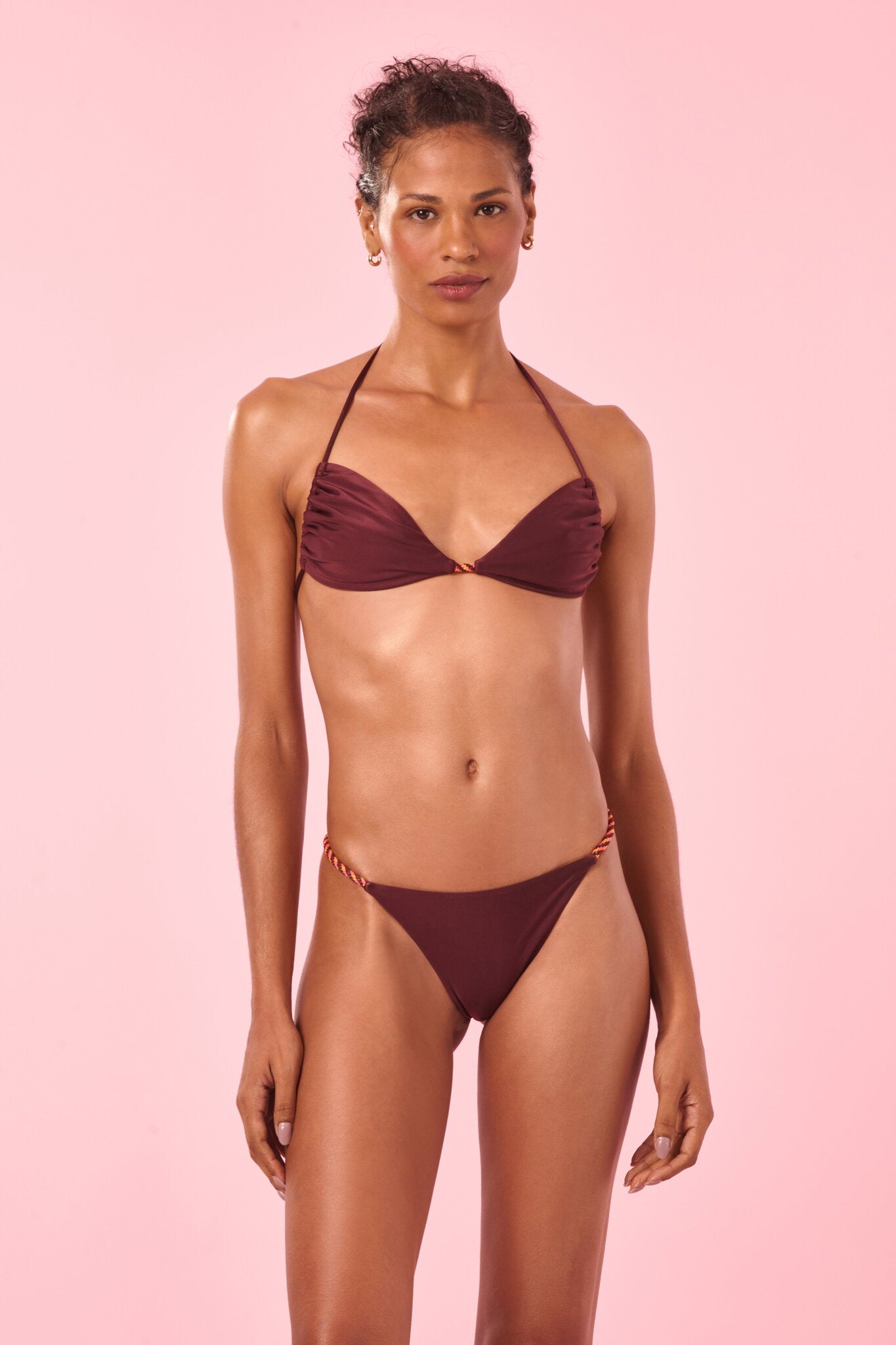 Model Front: Blueman Top Top Vinho Tahiti