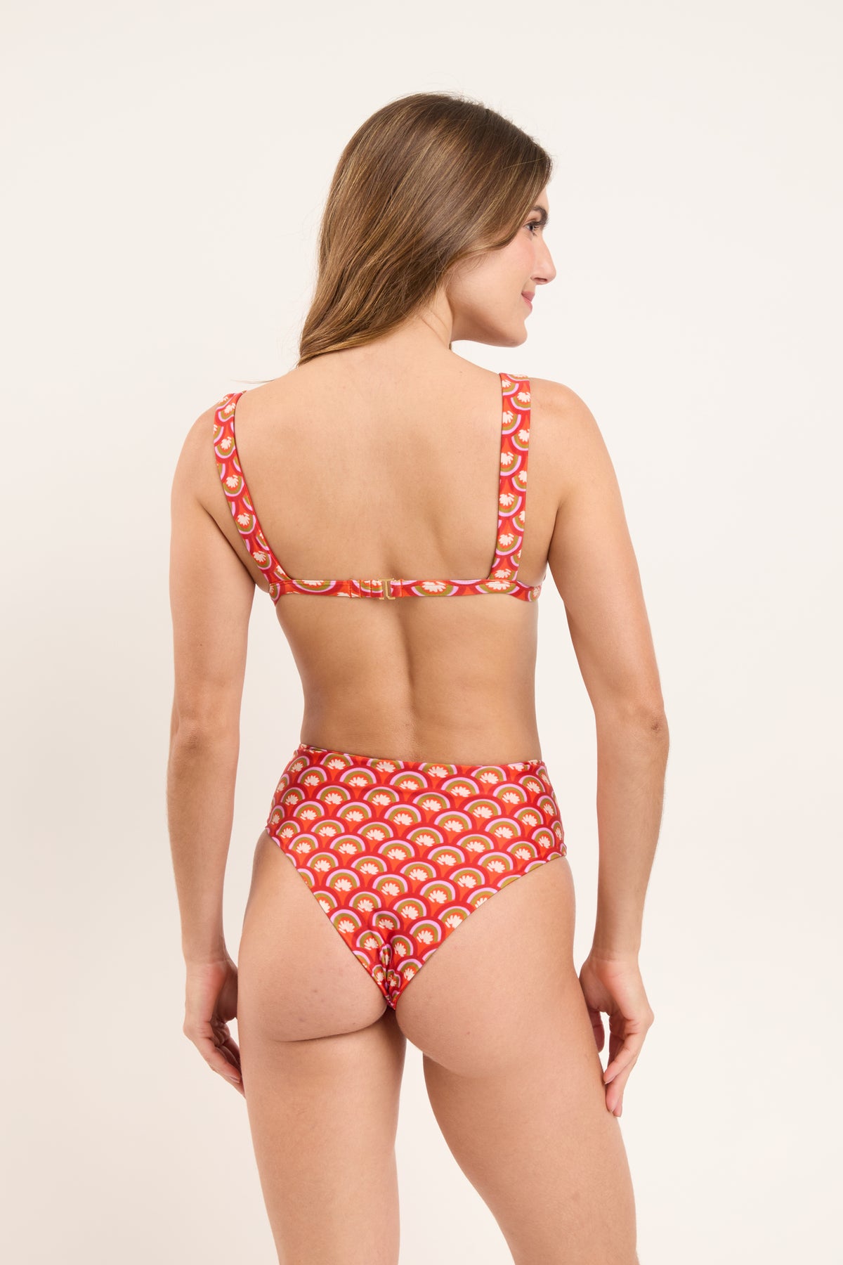 Model Back: Rio De Sol Two Piece Swimwear Set Floral-Scales Hera Hotpants