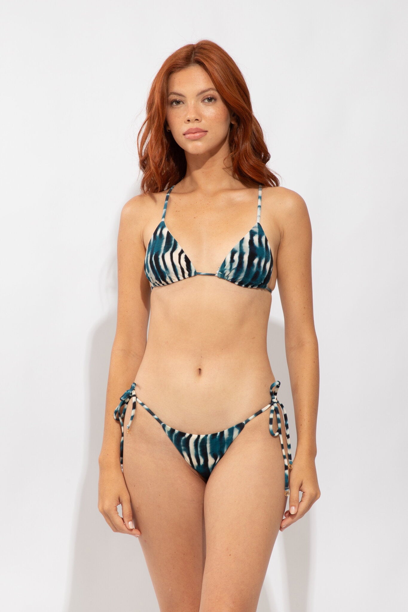 Model Front: Rio De Sol Top Top Azule Lia