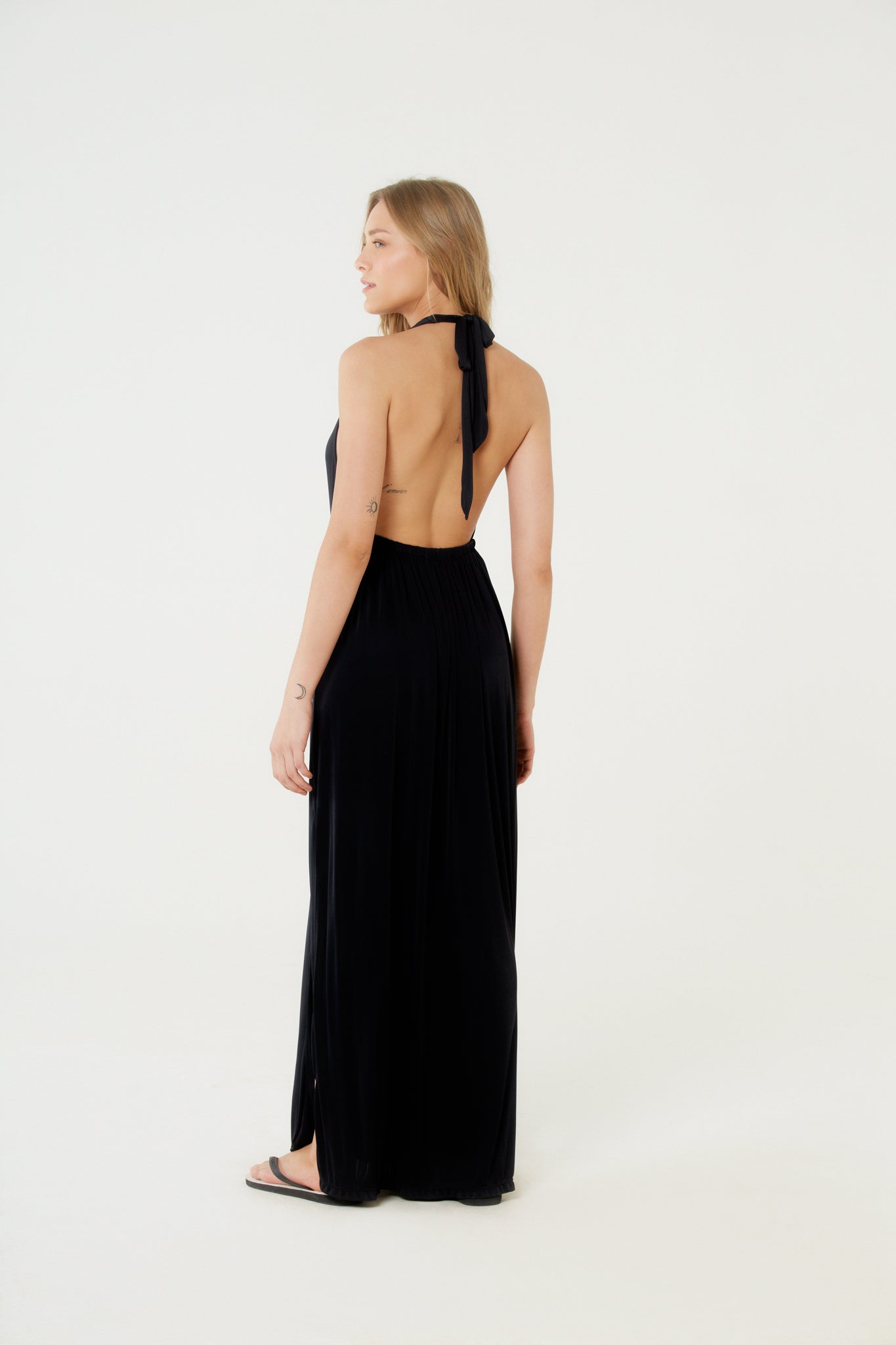 Model Back: Blueman Maxi Dresses Vestido Saida Duo Liso Preto Mistica