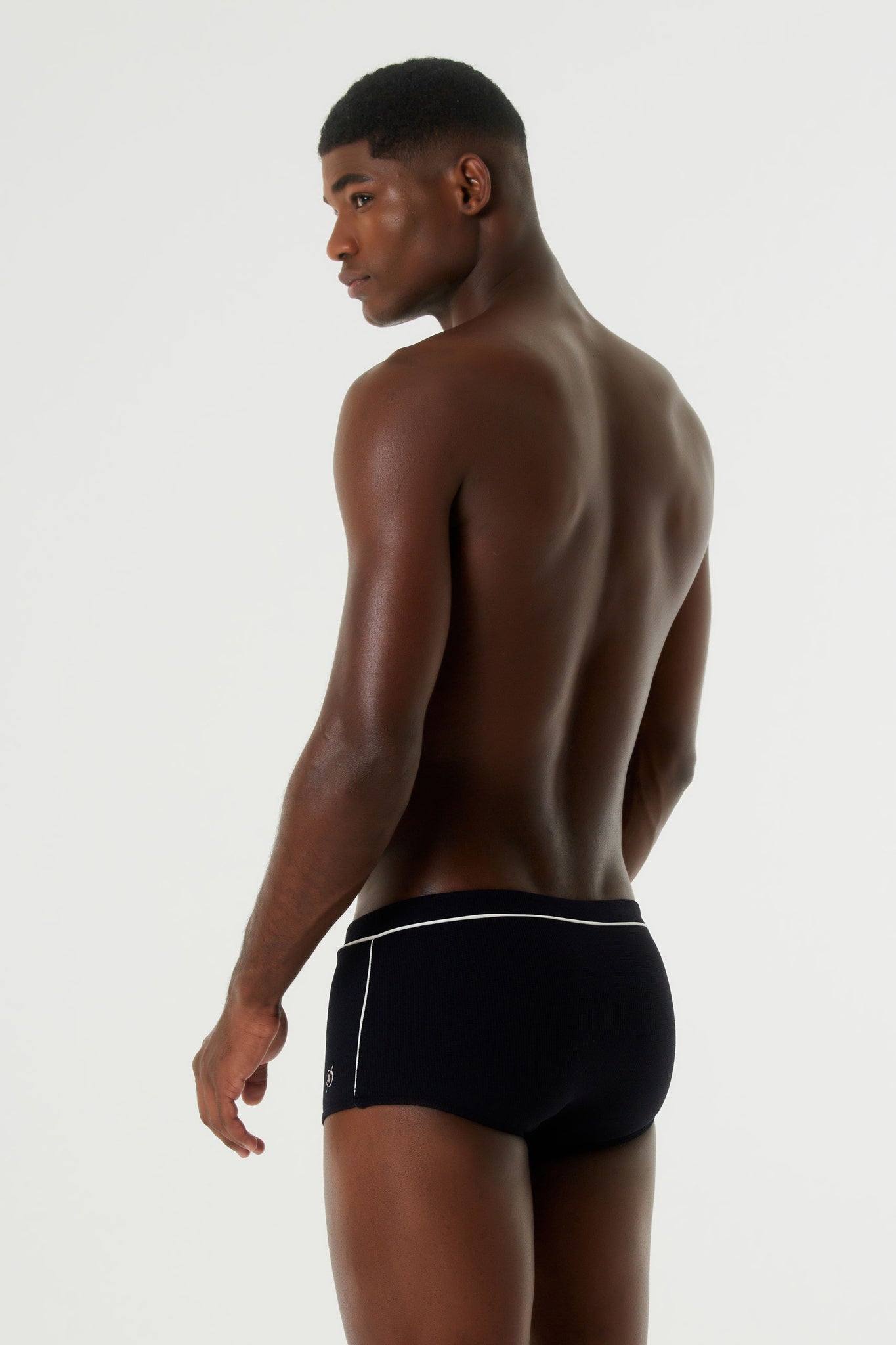 Model Back: Blueman Sunga / Boxer Sunga Army Cos Santorini Preto