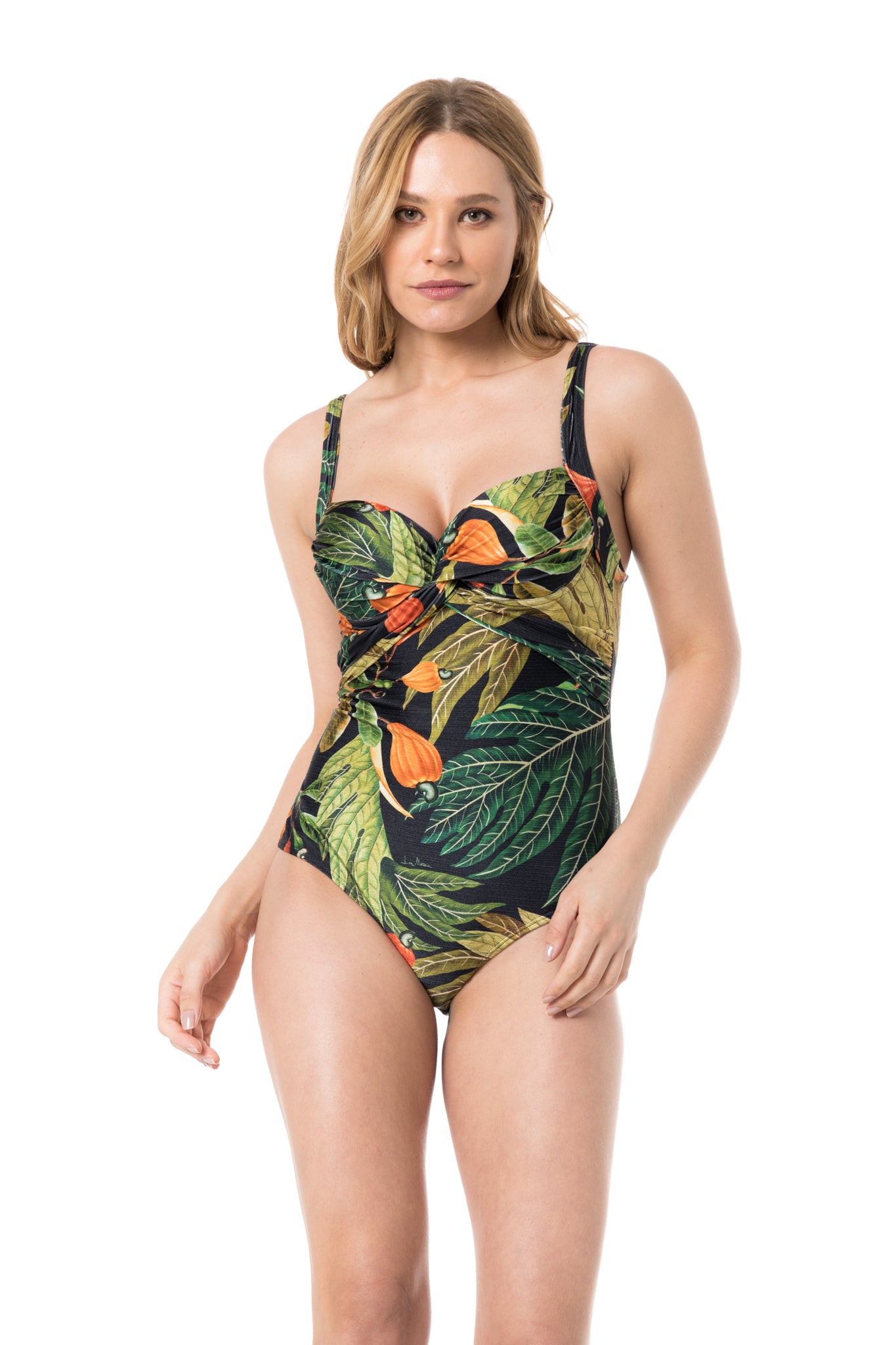 Model Front: Lua Morena One-Piece Maio Meia-Taca Caju