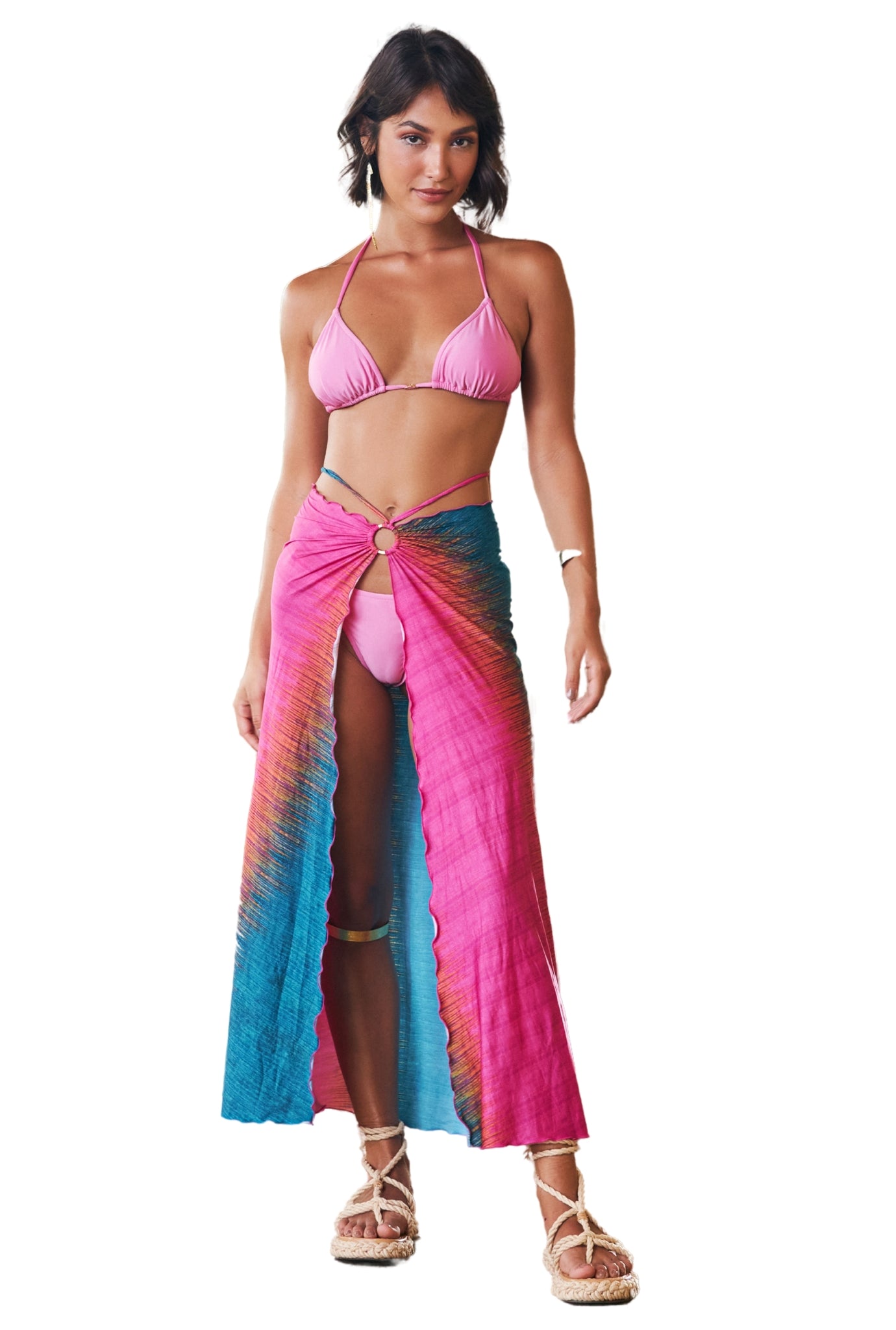 Model Front: Lua Morena Beach Skirt Multiformas Argola Uv Saire