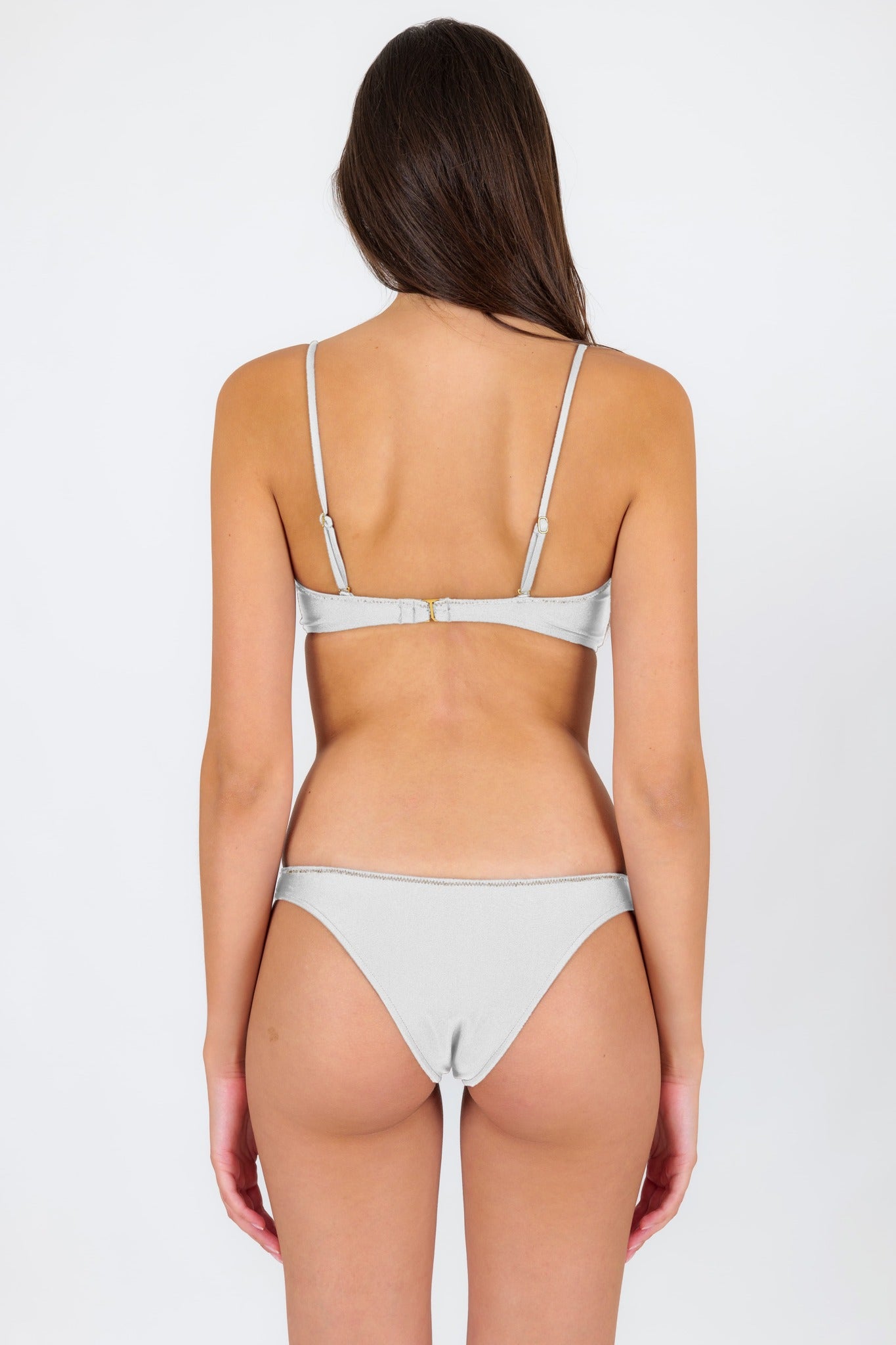 Model Back: Rio De Sol Set Set Shimmer-White Bandeau-Knot Essential