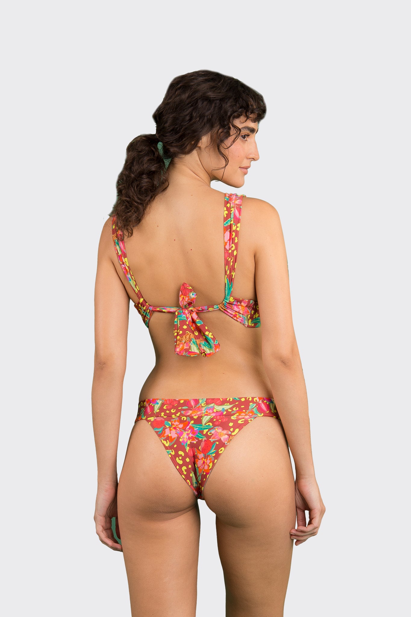 Model Back: Rio De Sol Set Set Tropics Halter-Marina Essential-Cos