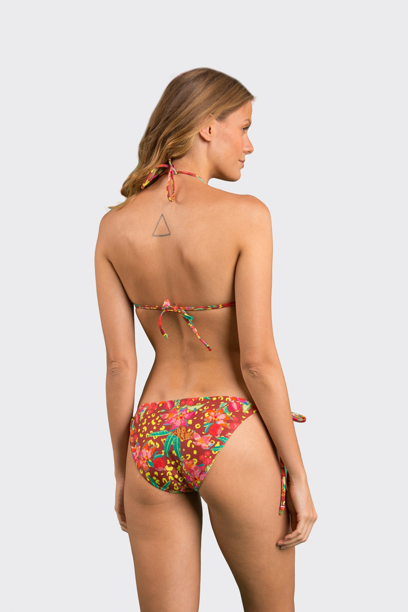 Model Back: Rio De Sol Top Top Tropics Tri-Inv