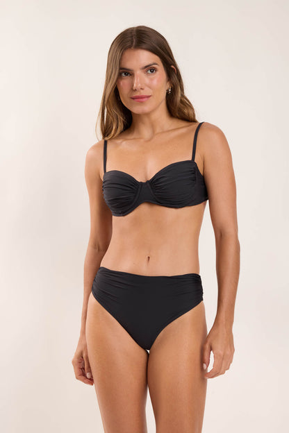 Model Front: Rio De Sol Top Top Nero Vickie