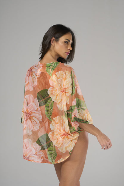 Model Back: Lua Morena One-Piece Maio Rosa-Silvestre Capa