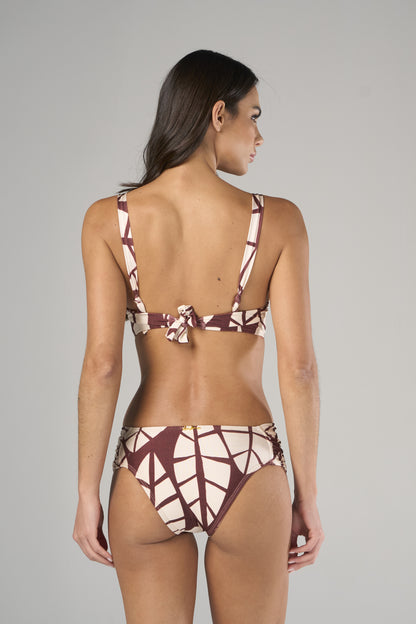 Model Back: Lua Morena Top Top Folha-Do-Acai Meia-Taca-Sustencao