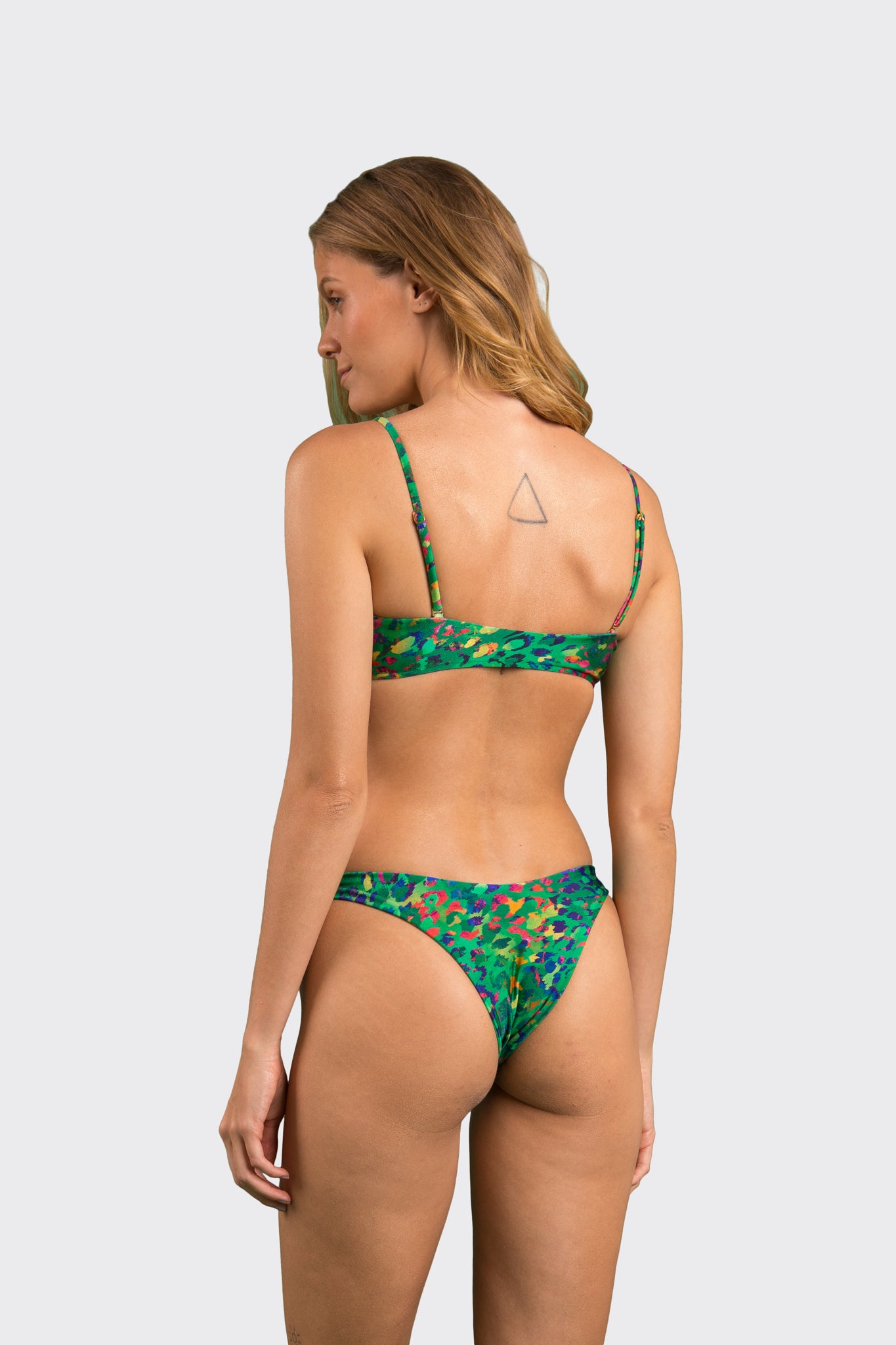 Model Back: Rio De Sol Set Set Wilds Bandeau-Reto Highleg