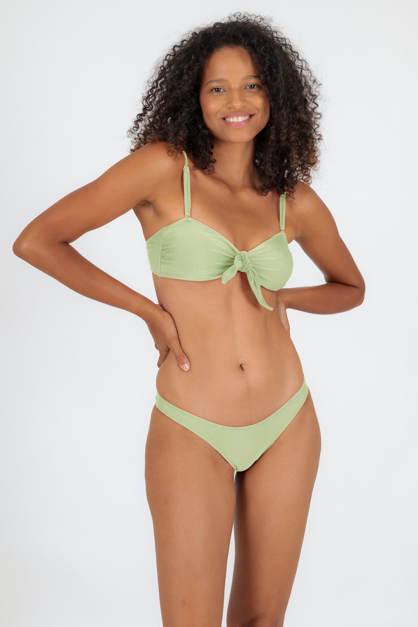 Model Front: Rio De Sol Set Set Oliva Bandeau-No Essential