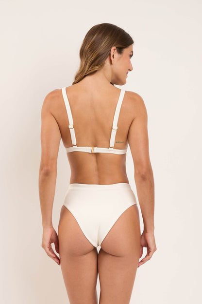 Model Back: Rio De Sol Set Set Sand-Chantilly Alba Kora
