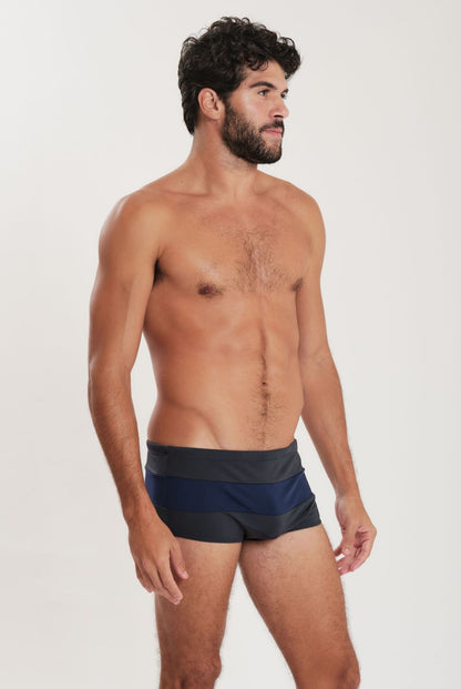 Model Front: Blueman Sunga / Boxer Sunga Army Crepúsculo Bicolor Liso Cinza