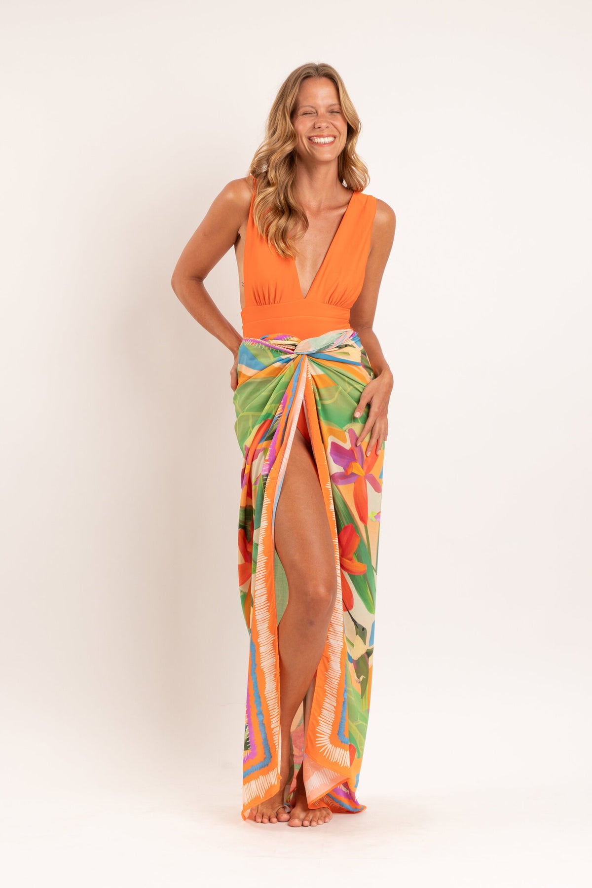 Model Front: Rio De Sol Pareo Tropical Canga