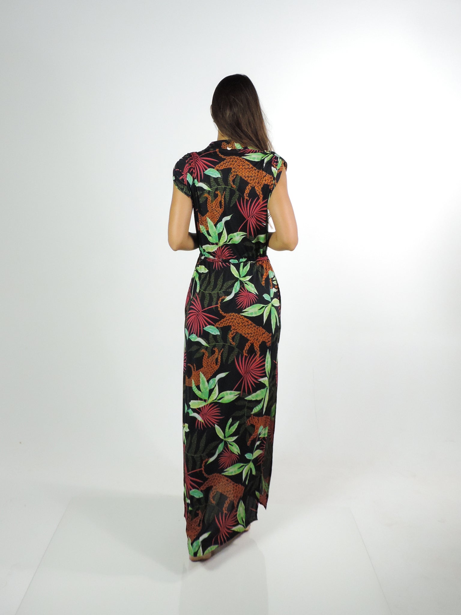 Model Back: La Playa Shirtdress Vestido Chemise Jungle