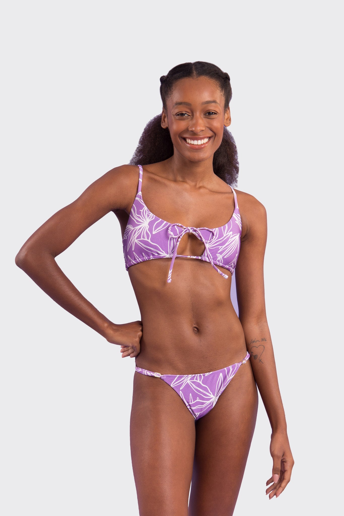 Model Front: Rio De Sol Top Top Trail-Purple Tank-Tie