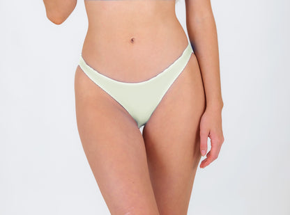 Model Front: Rio De Sol Bottom Bottom Off-White Essential-Comfy