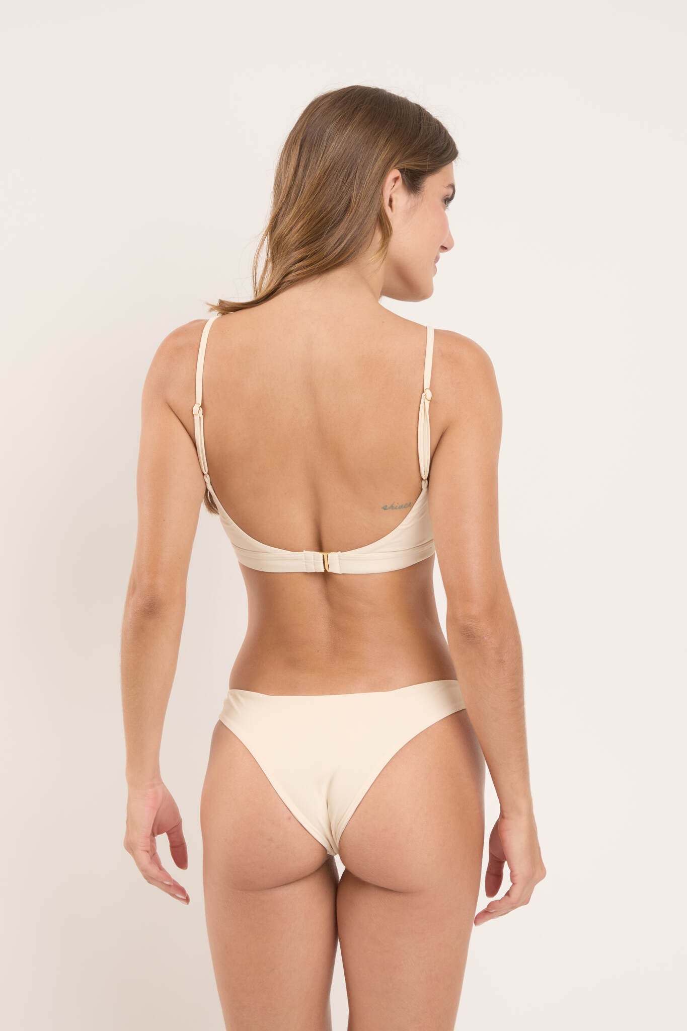 Model Back: Rio De Sol Top Top Touch-Natural Paola