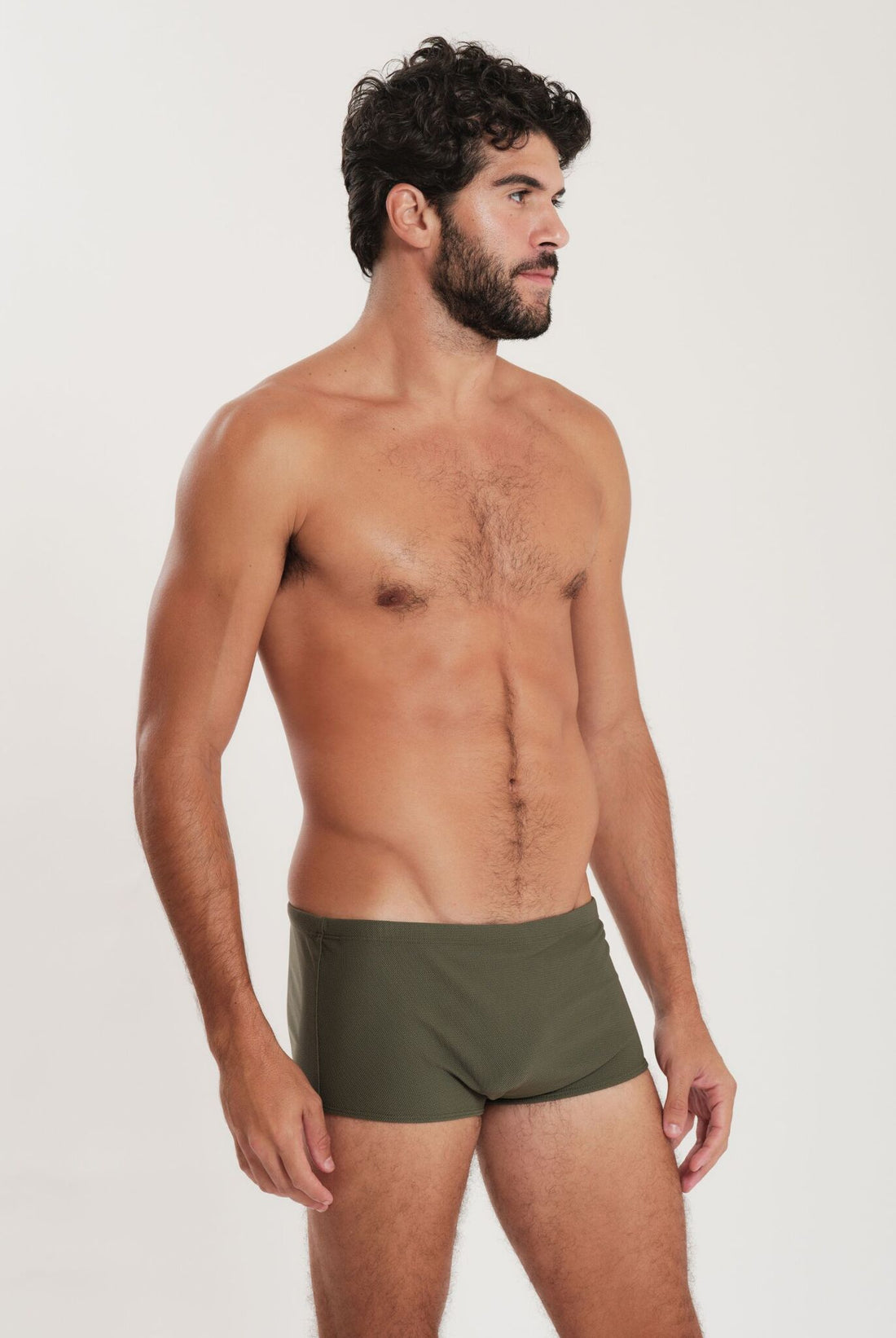 Model Front: Blueman Sunga / Boxer Sunga Army Fit Lisa Verde