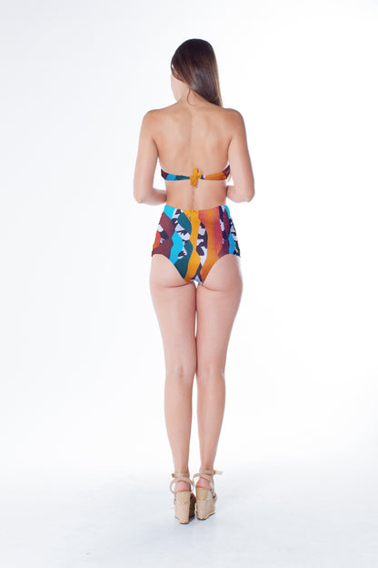 Model Back: Lua Morena Top Top Franzido Metal Dunas