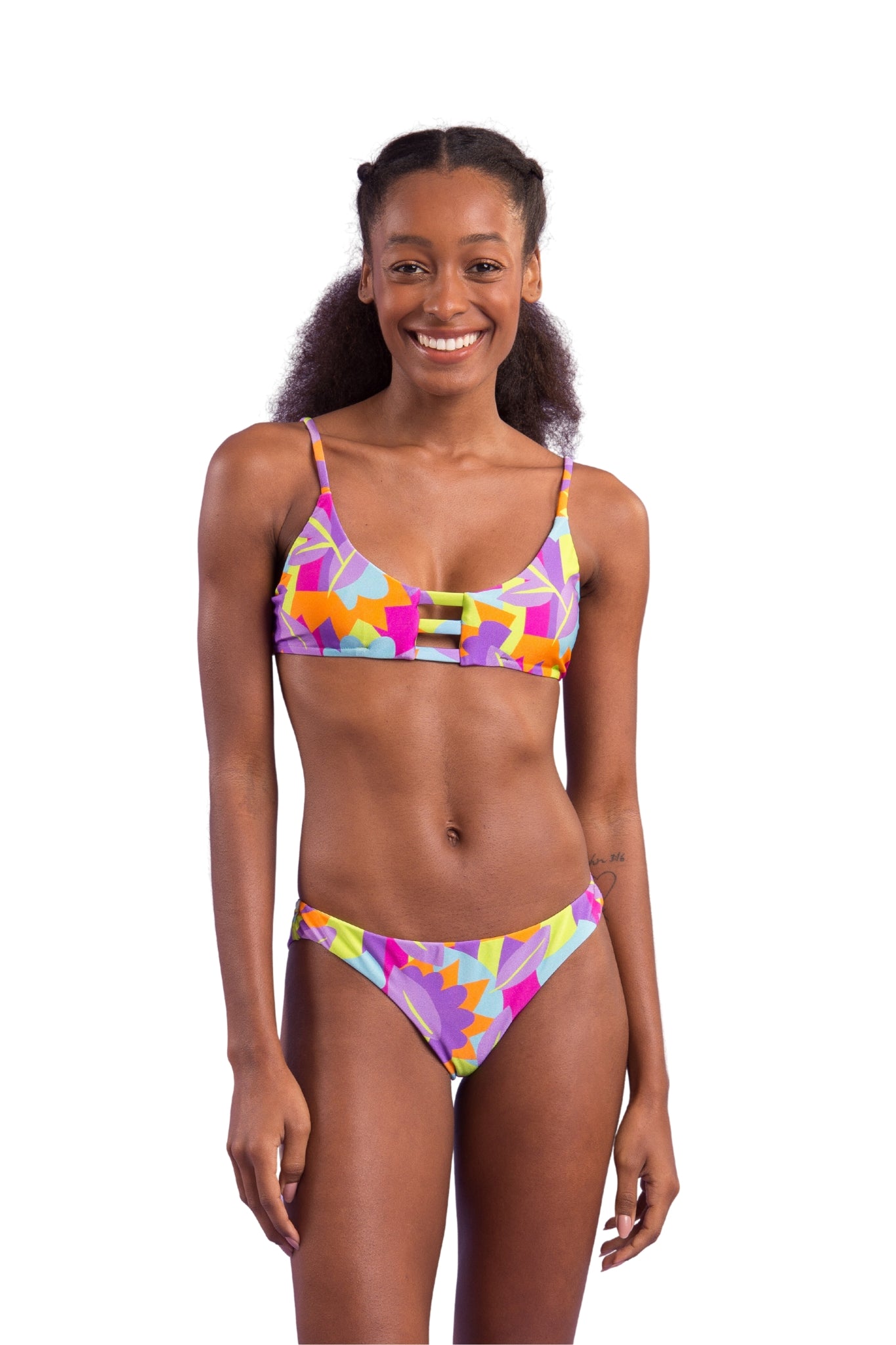 Model Front: Rio De Sol Top Top Dreams Bra-Trio