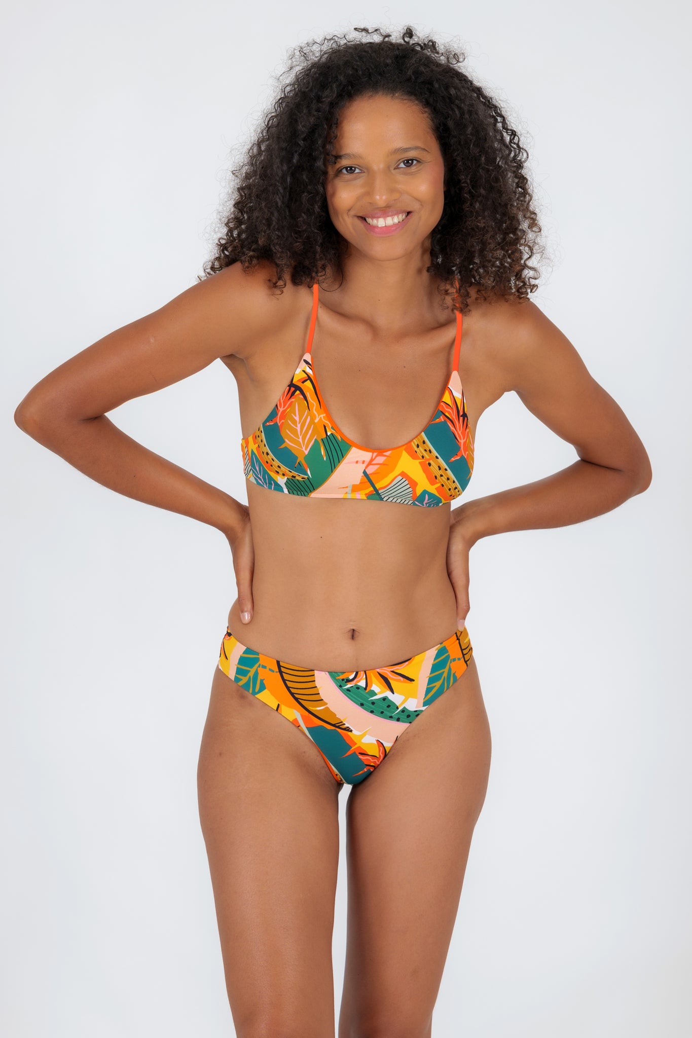 Model Front: Rio De Sol Top Top El-Arco Bralette-Orange