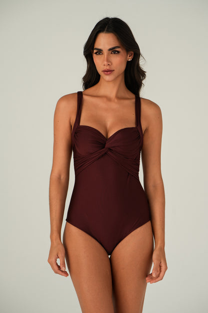 Model Front: Lua Morena One-Piece Maio Acai Meia-Taca-Sus
