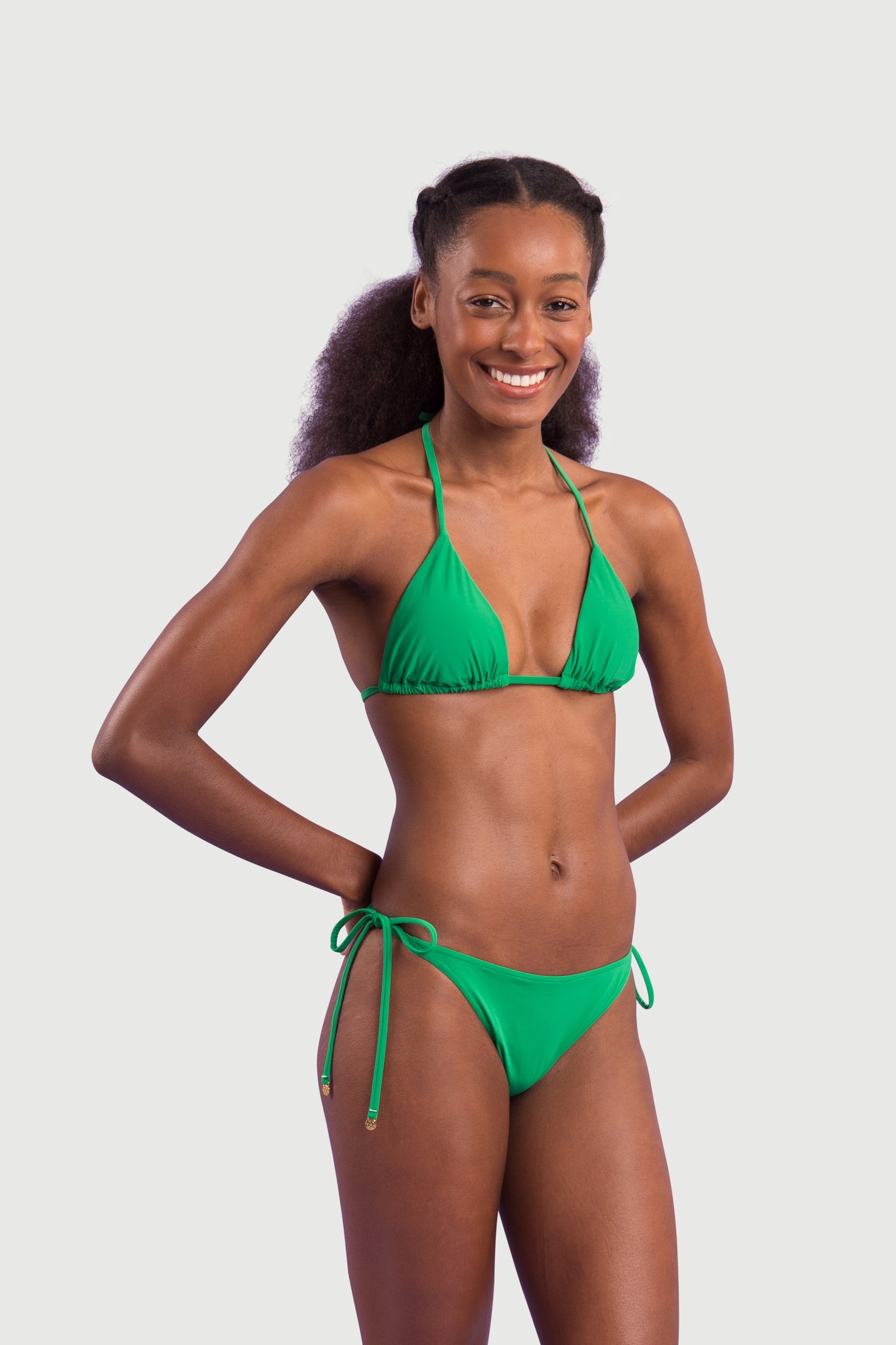 Model Front: Rio De Sol Set Set Tambourine Tri-Inv Ibiza