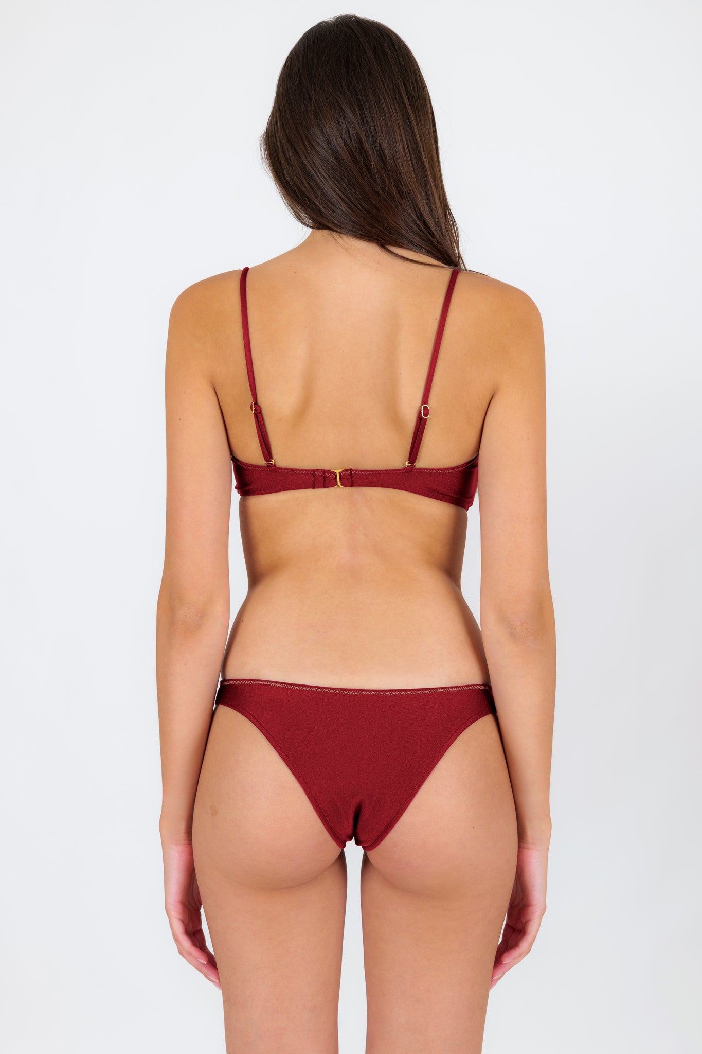Model Back: Rio De Sol Top Top Shimmer-Divino Bandeau-Knot