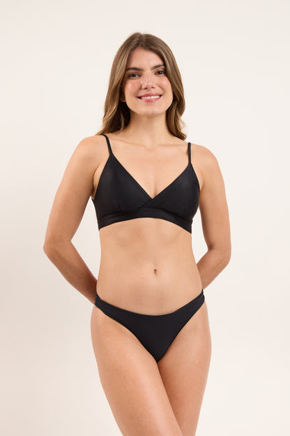 Model Front: Rio De Sol Top Top Touch-Black Paola