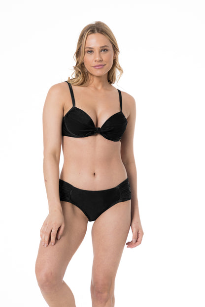 Model Front: Lua Morena Top Top No Drapeada Media Liso Preto