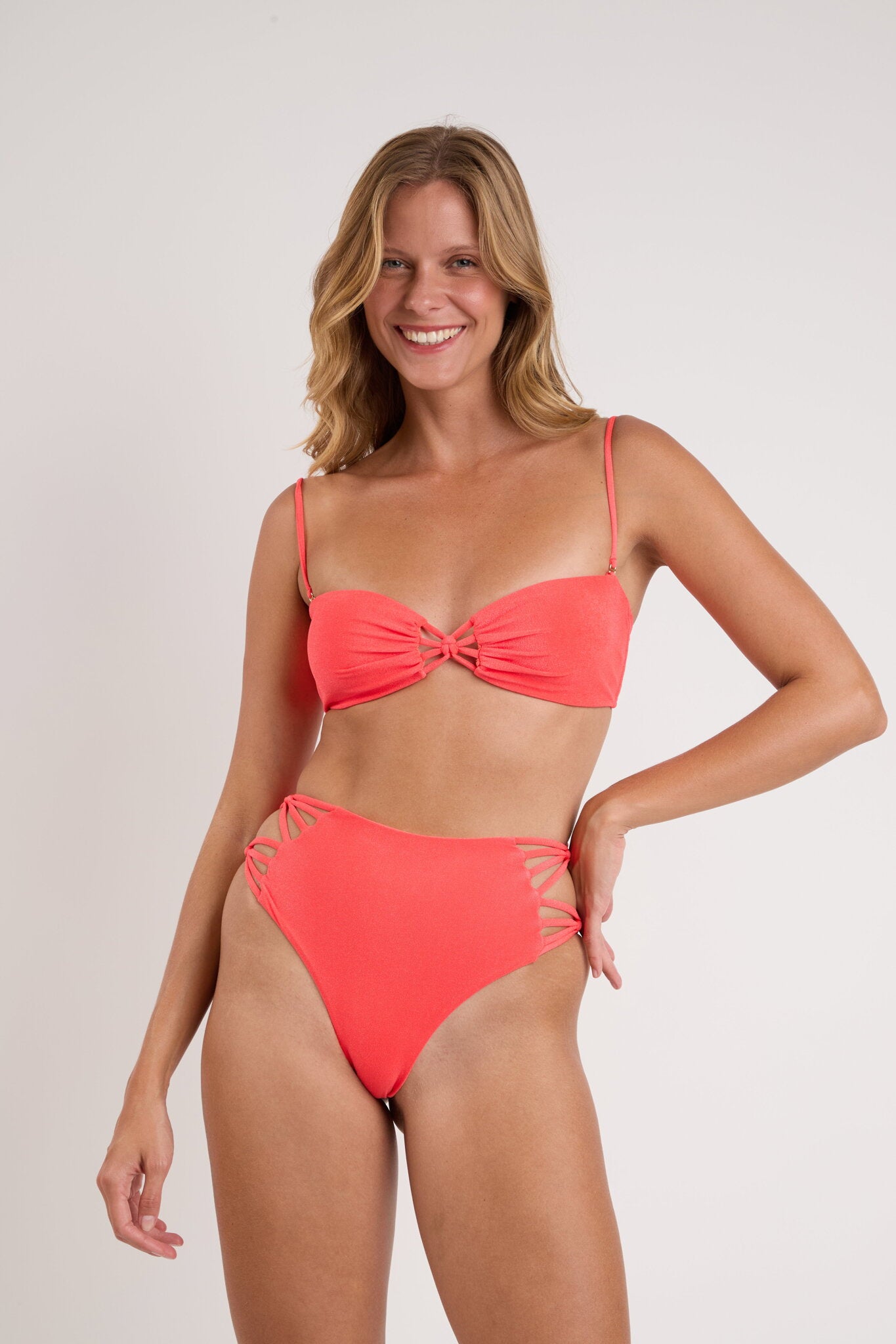 Image 05: Rio De Sol Set Set Malibu-Folia Bandeau-Iris Highwaist-Spin-Iris