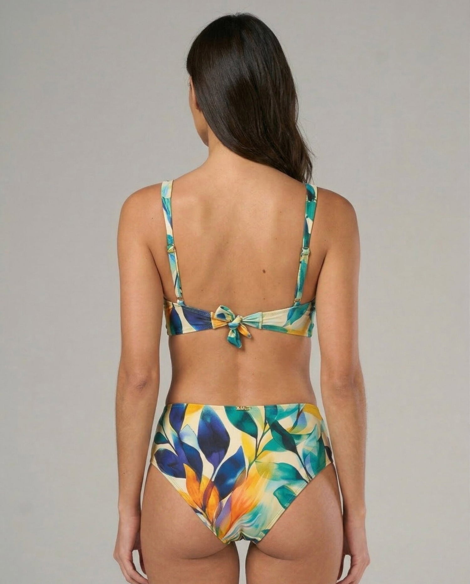 Model Back: Lua Morena Top Top Tangara Meia-Taca-Larga