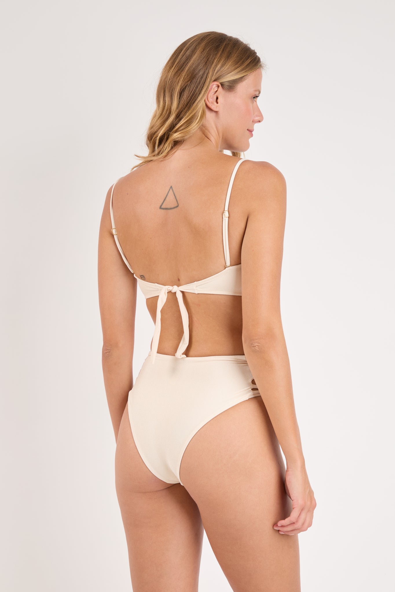 Model Back: Rio De Sol Bottom Bottom Malibu-Natural High-Waist-Spin-Iris
