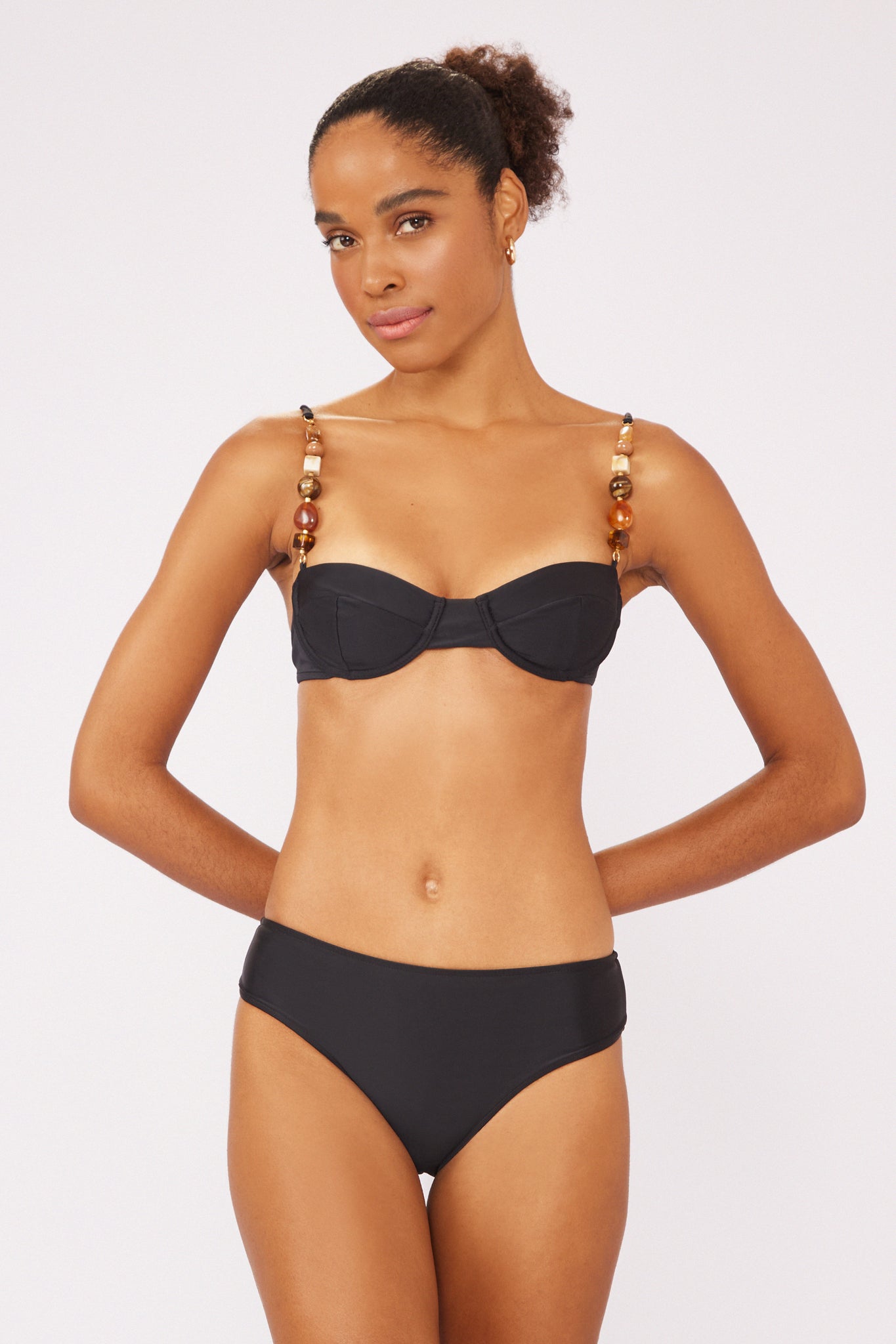 Model Front: Blueman Bottom Bottom Preto Sunquine