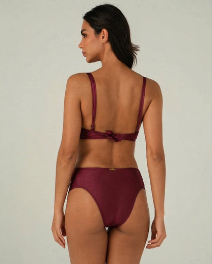 Model Back: Lua Morena Bottom Bottom Acai Drapeada