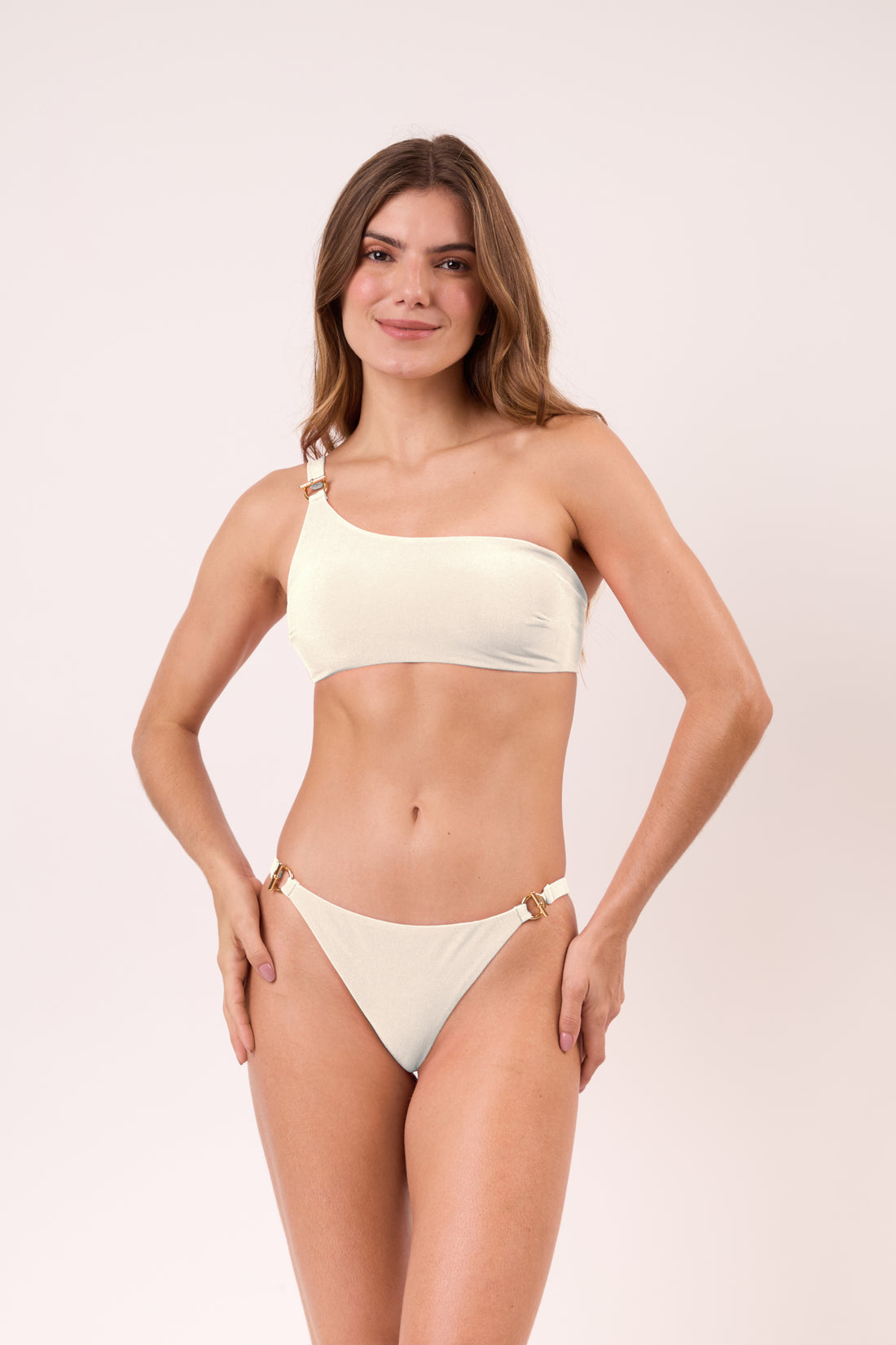 Model Front: Rio De Sol Bottom Bottom Malibu-Natural Bia