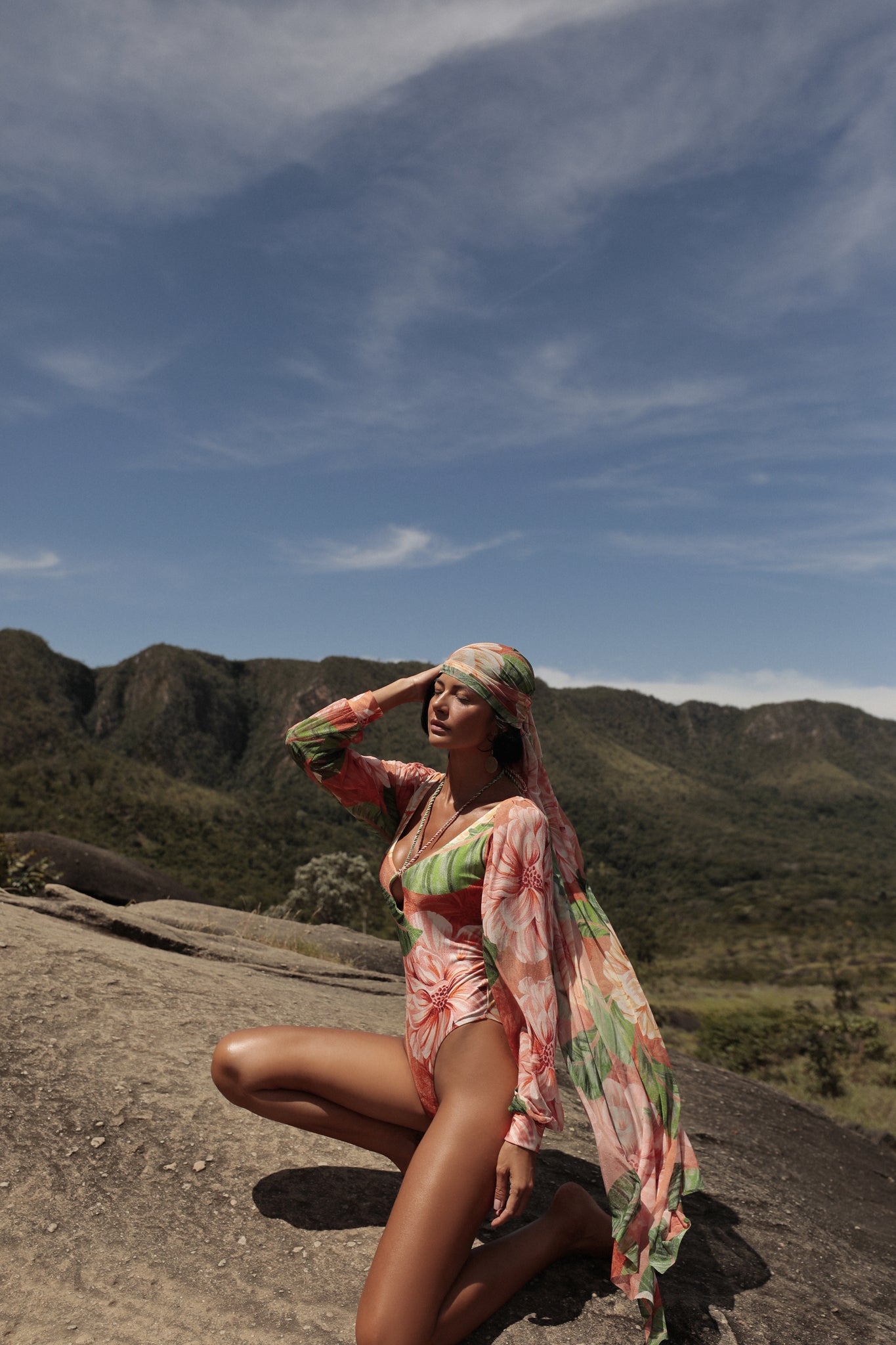 Image 06: Lua Morena One-Piece Maio Rosa-Silvestre Capa