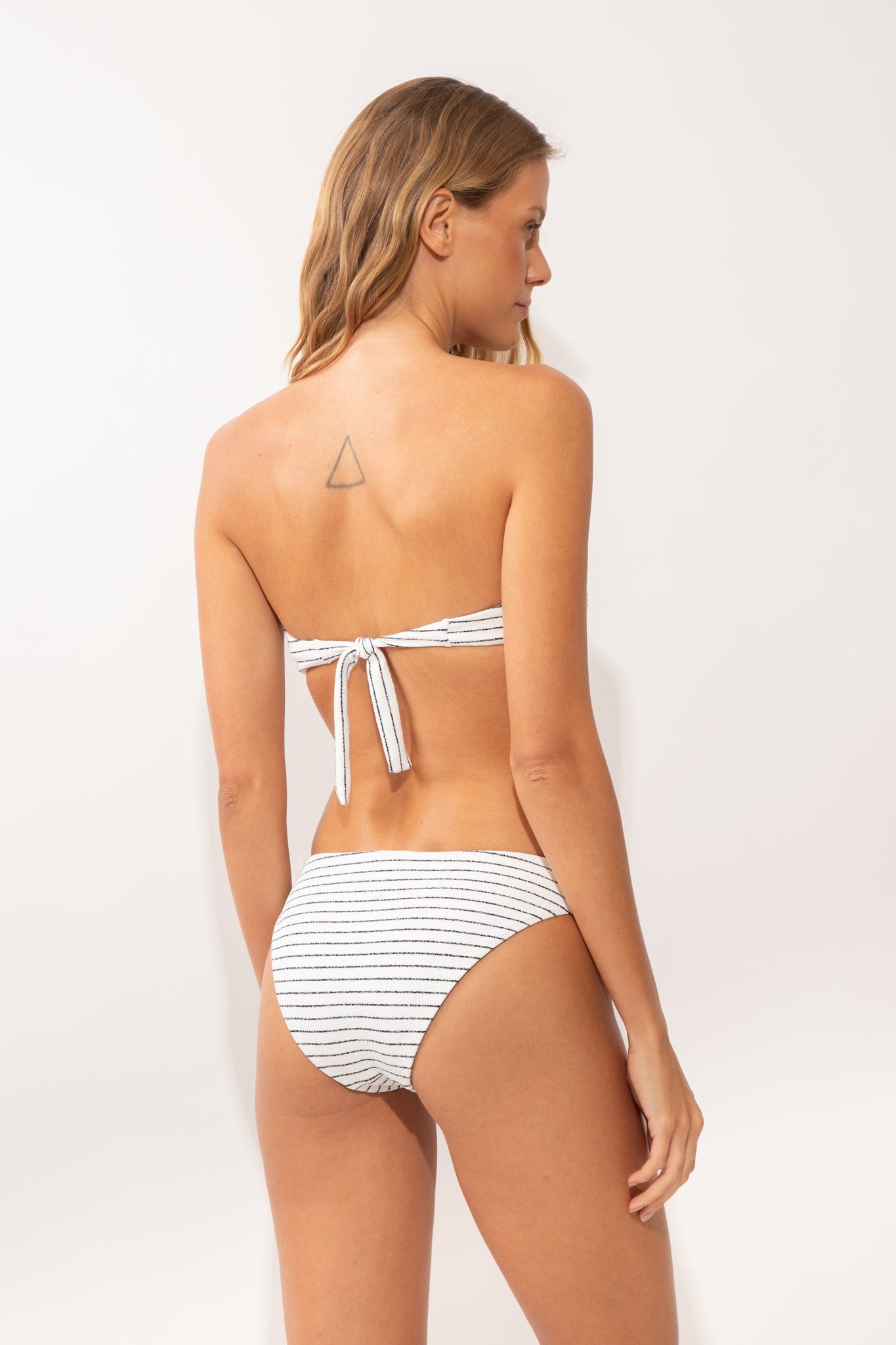 Model Back: Rio De Sol Set Set Linea-White Dora Essential-Comfy