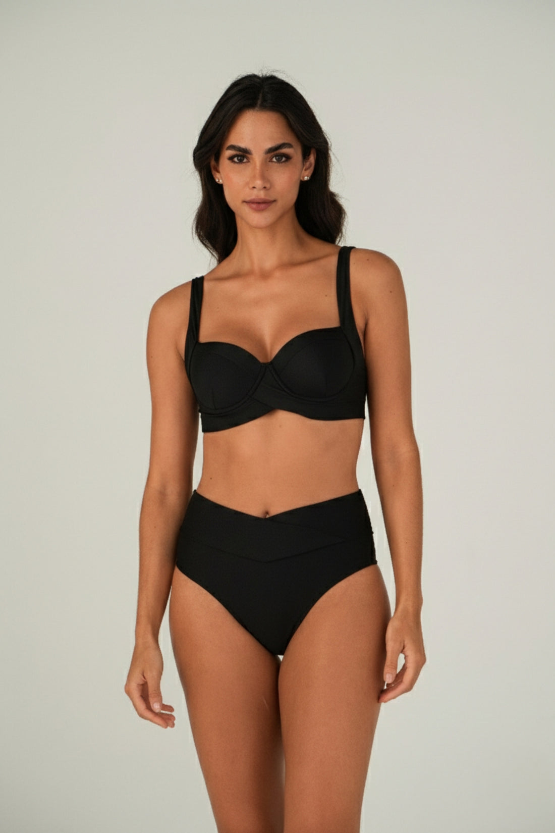 Model Front: Lua Morena Top Top Preto Meia-Taca-Sus