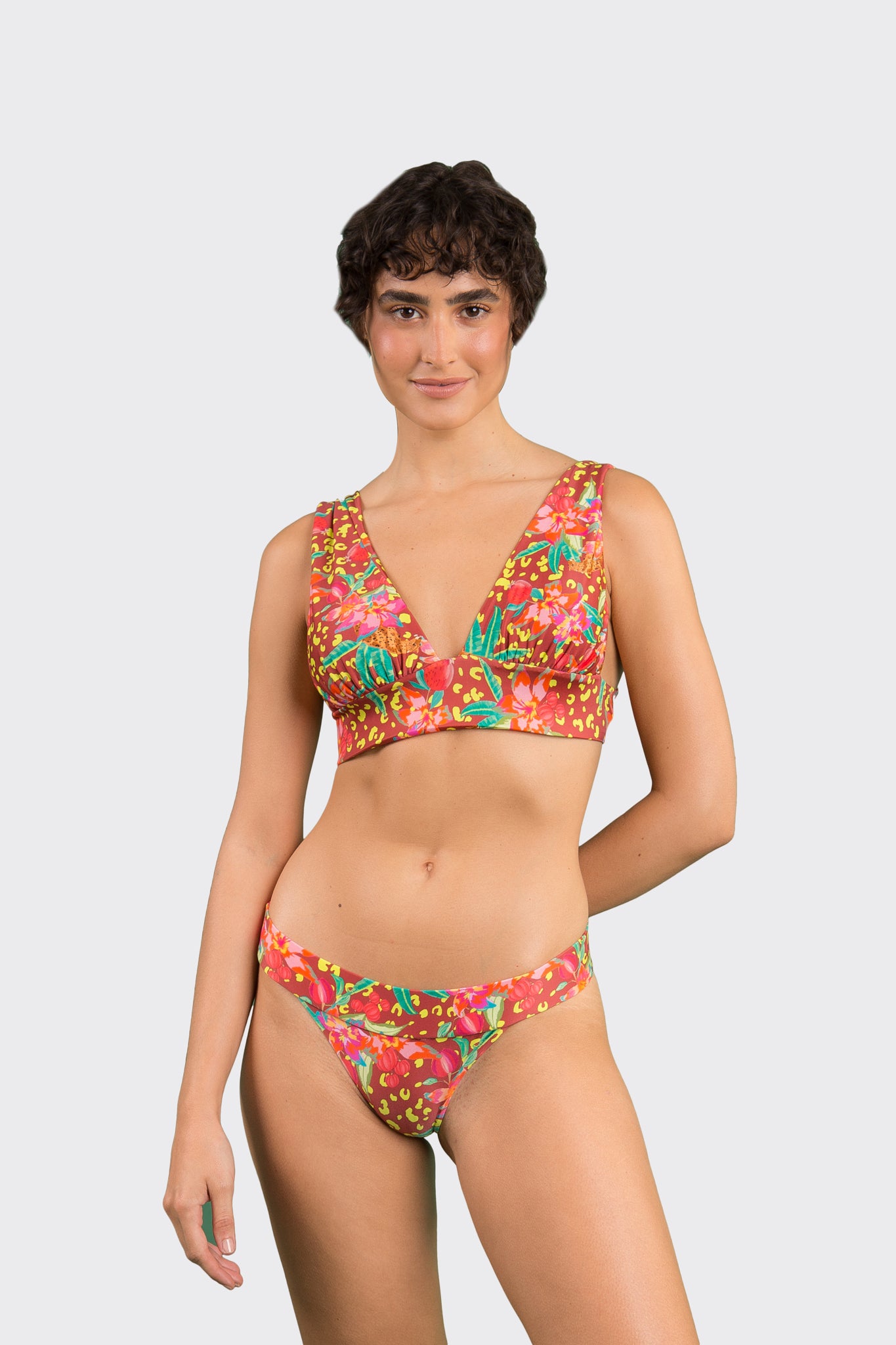 Model Front: Rio De Sol Top Top Tropics Halter-Marina