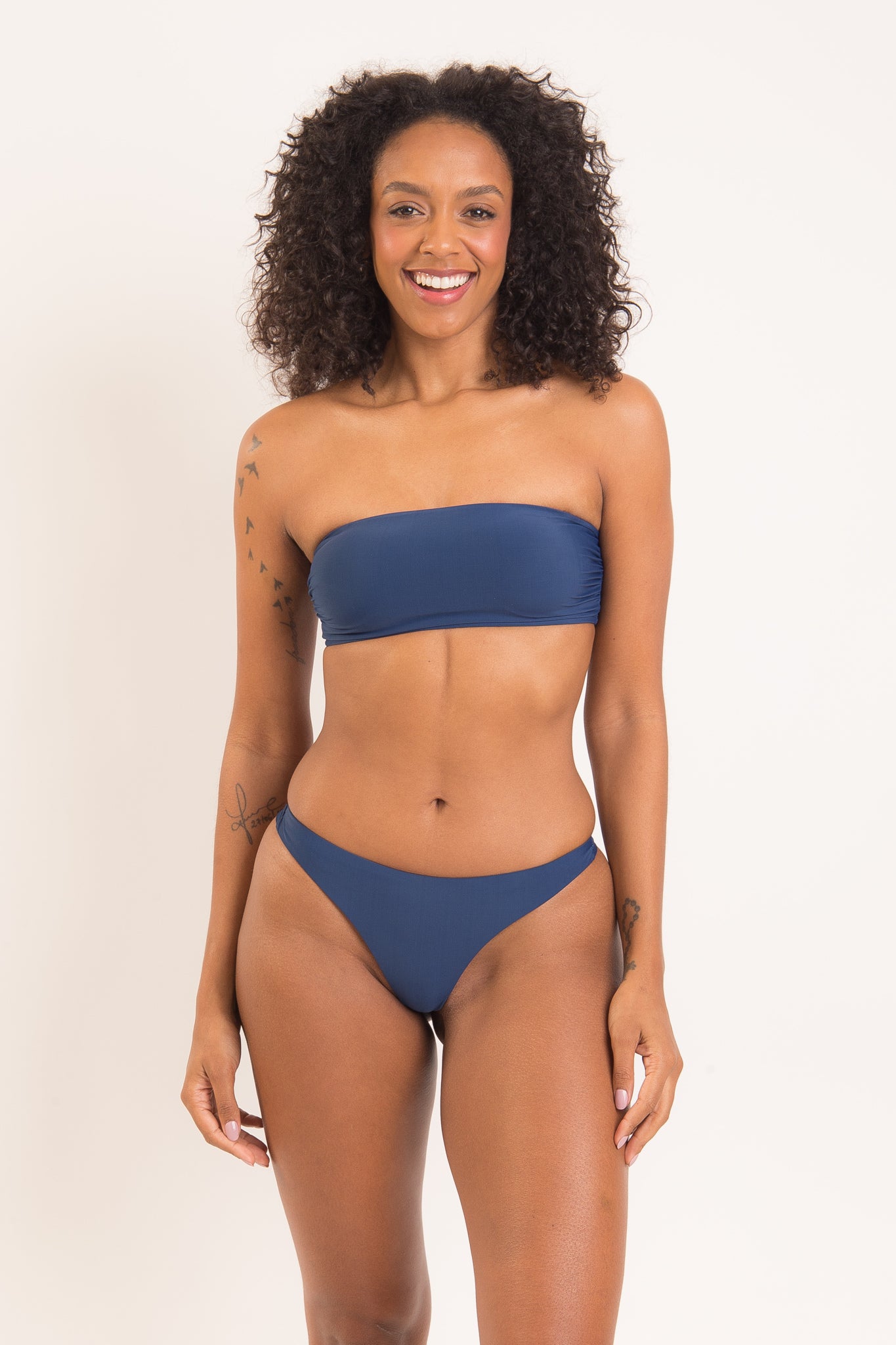 Model Front: Rio De Sol Top Top Navy Bandeau-Reto