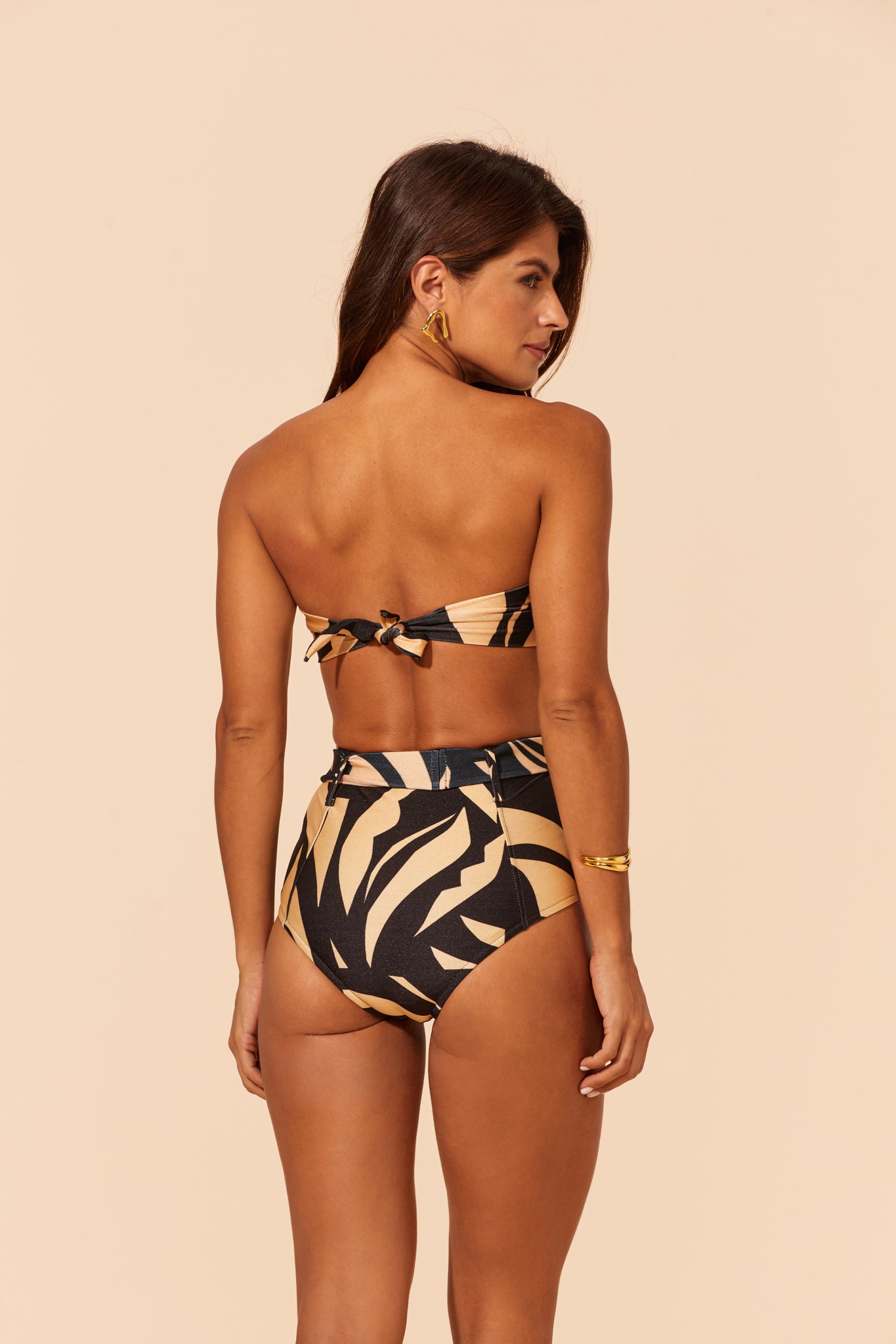 Model Back: Lua Morena Bottom Bottom Brisa-Da-Noite Hot-Pants-Cinto